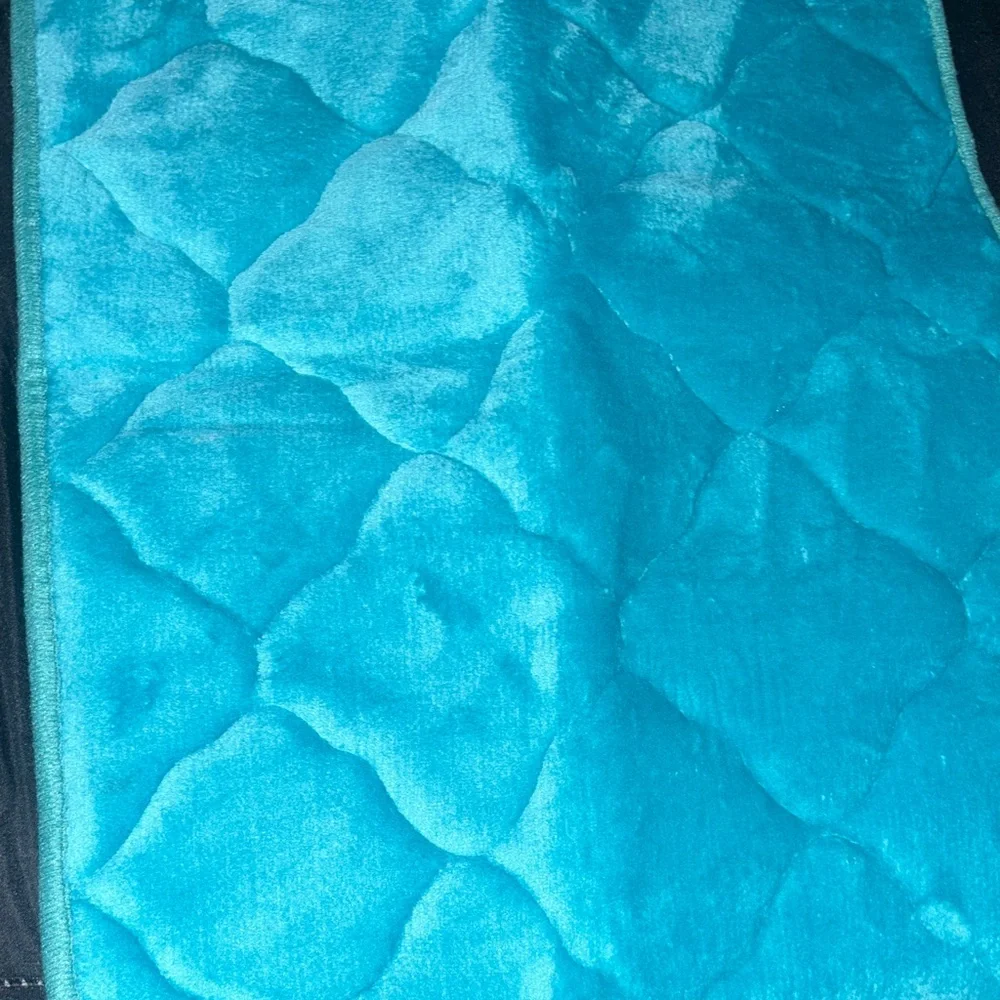 Luxurious Blue Bath Mat